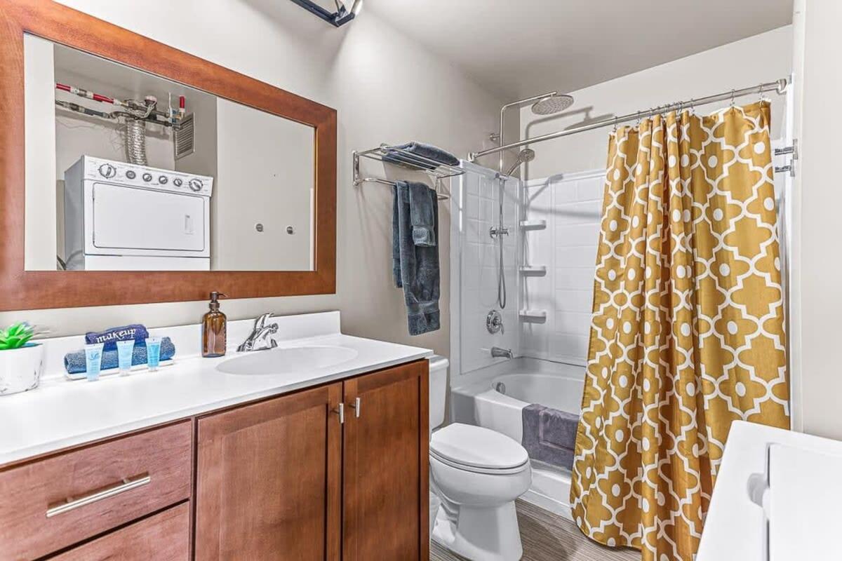 Downtown Ann Arbor 2 King Bed Balcony Apartment Bagian luar foto